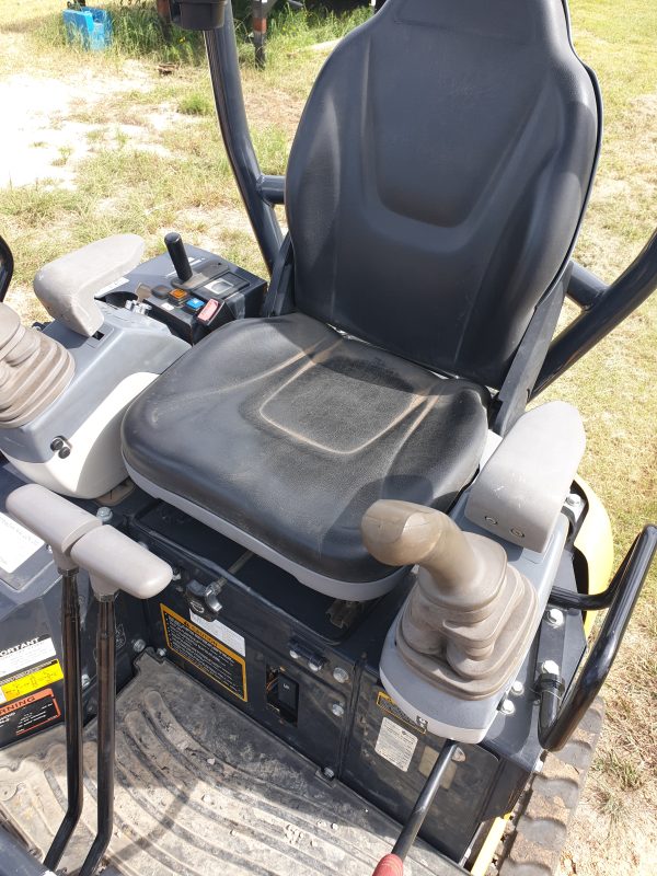 Used 2022 John Deere 17G Mini Excavator - Image 7