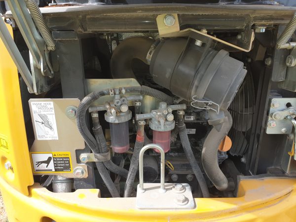 Used 2022 John Deere 17G Mini Excavator - Image 4