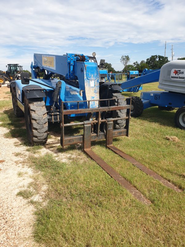 Used 2016 Genie GTH636 Telehandler - Image 4