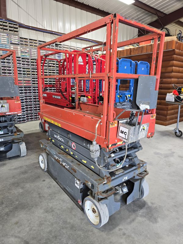 Used 2019 Skyjack SJ3219 Scissor Lift - Image 2